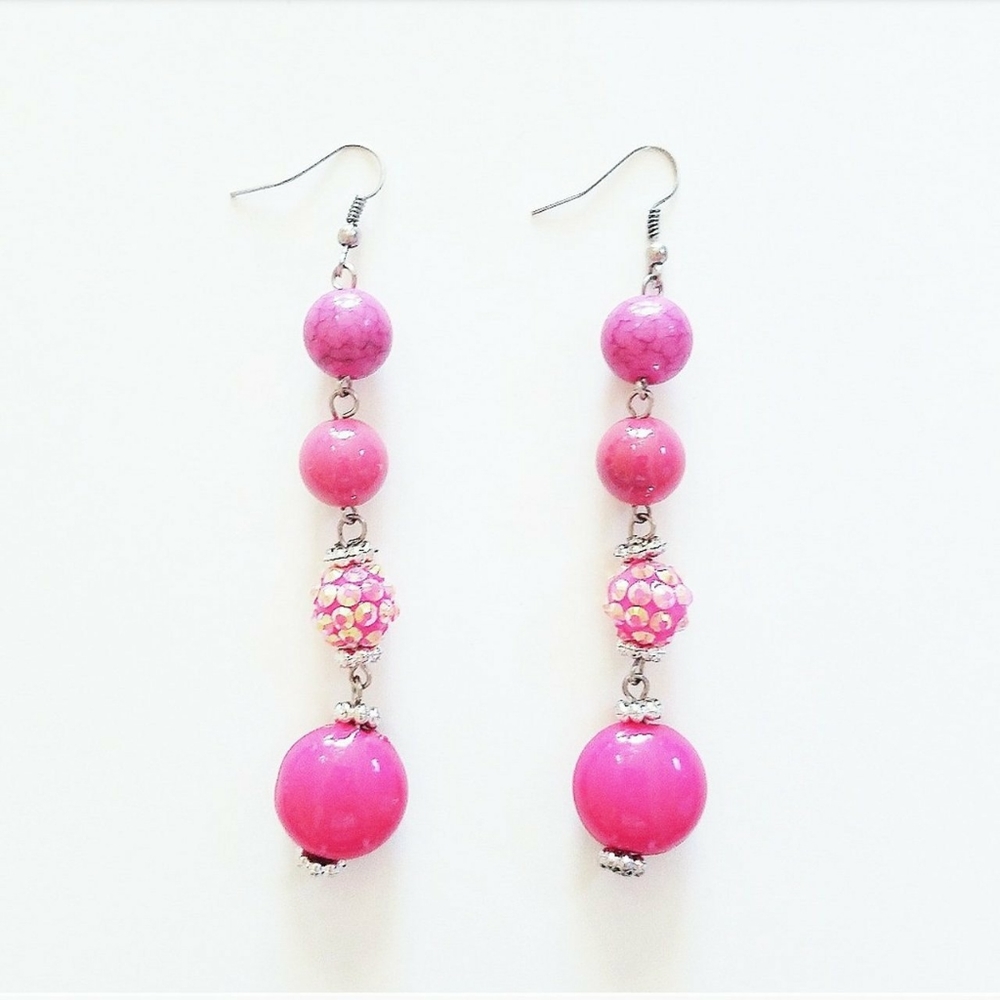 magenta bead dangle earrings